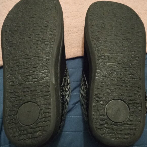 Slippers - Picture 2 of 4